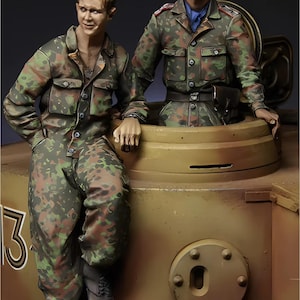 Tank Soldier Resin Model Military Unpainted Miniature Figure Kit Scale 1/35