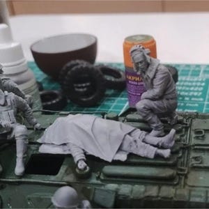 Tank Soldier 2 Resin Model Military 1945 Unpainted Figures Scale 1/35