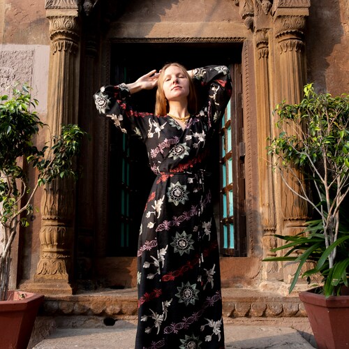kashmiri silk dress Kashmiri Dress for Women | Aari Embroidery & Pheran Styles