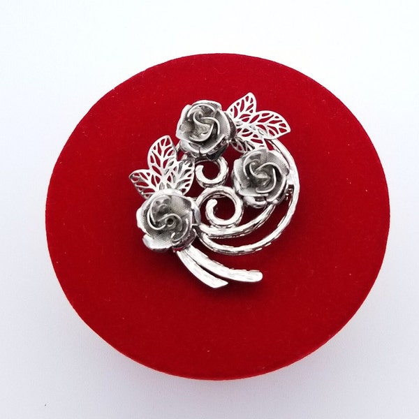 Broche de couronne de bouquet de roses non signée CORO Design en métal argenté, vintage des années 1970