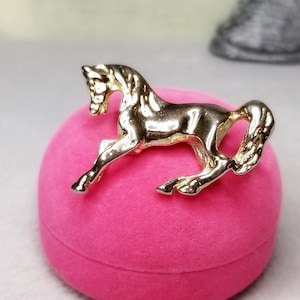 Gold Horse Lapel Brooch Pin in Gold Tone Metal, Signed Taiwan, Vintage 1960s