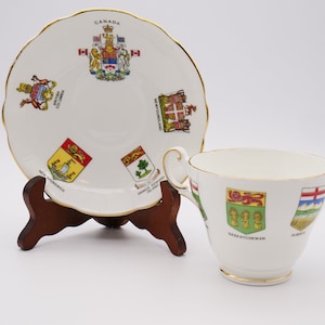 Royal Darwood Fine Bone China Tea Cup And Saucer Canada Centennial 1867 – 1967, England