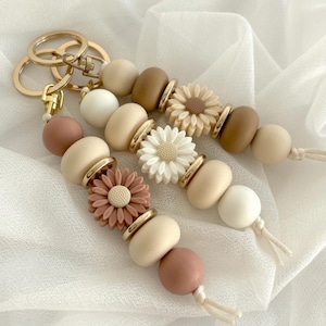 Earthy Daisy Pop Keychains (White, Rusty Red, Cappuccino)