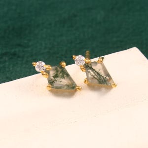 Premium Women Studs 14K Solid Gold Moss Agate Helix Conch Stud Piercing Kite Stud Earring, Threadless Push Pin Earrings Flat Back Piercing