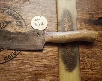 Handgefertigtes handwerkliches Messer. geschmiedetes Messer. Schälmesser. Küchenmesser. Geschenkidee. HRC-Stahl. Frankreich. Gehärteter Stahl.