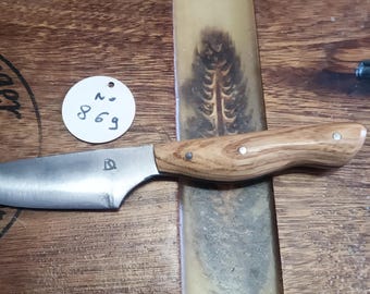 Handcrafted knife. Forged knife. Kitchen knife. Chef's knife. France. Hardened steel. Inspired by Japanese knives.