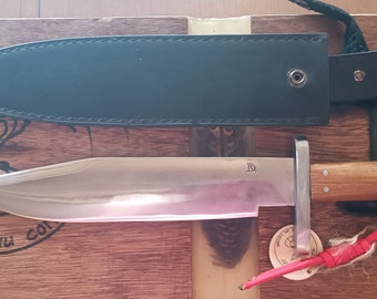 Cuchillo artesanal hecho a mano. cuchillo forjado. Cuchillo de caza de gran tamaño. Bowie. Acero HRC. Francia. Acero reforzado. Herrero.