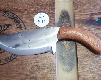 Handmade artisan knife. Forged knife. Hunting knife. Gift idea. HRC steel. France. Hardened steel.