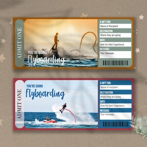 Peut inclure: Deux billets de bon cadeau imprimables avec une bordure rouge et bleue. Les billets présentent une photo d'une personne en flyboard et le texte "You're going Flyboarding". Le texte "ADMIT ONE" est imprimé sur le côté gauche de chaque billet. Les billets comportent une section pour le nom du destinataire, la destination, la date et un message.