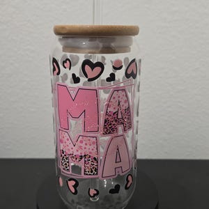 Mom Glass Cup – 18 oz Iced Coffee Tumbler with Bamboo Lid & Straw | Custom Mother’s Day Gift | Aesthetic Mom Cup