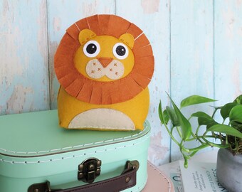 Children's sewing kit, Felt Lion sewing kit, Beginners Sewing Kit, Lion Feltie, Kids craft kit, Sewing kit for children, Stuffie sewing