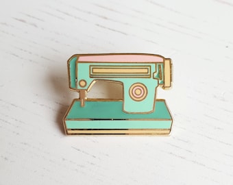 Sewing machine enamel pin badge, retro sewing machine, vintage style, 1950s style, vintage sewing machine pin badge