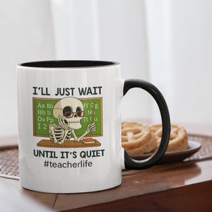 Lustige Lehrer Skelett Tasse: Halloween Klassenzimmer Humor Kaffeetasse
