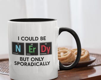 Nerdy periodieke mok | Grappig cadeau leraar scheikunde | 11oz