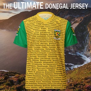 Donegal County Fan Jersey - Individuelles keltisches Design in Grün und Gelb mit Stadtnamen, County Crest & Map | Proud Donegal Trikot