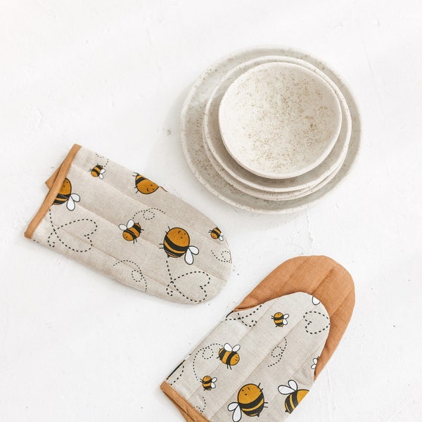 Pair of Large Linen Oven Gloves • BEES
