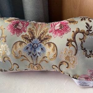 Reading bone / neck bone / pillow Rococo Chic
