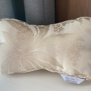 Reading bones / neck bones / pillows Elegantly discreet