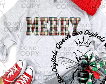 Puede incluir: Una sudadera gris claro con la palabra "MERRY" en un patrón de cuadros. Zapatillas rojas y un gorro de punto rojo también están en la imagen. La imagen también contiene un gráfico de una abeja.