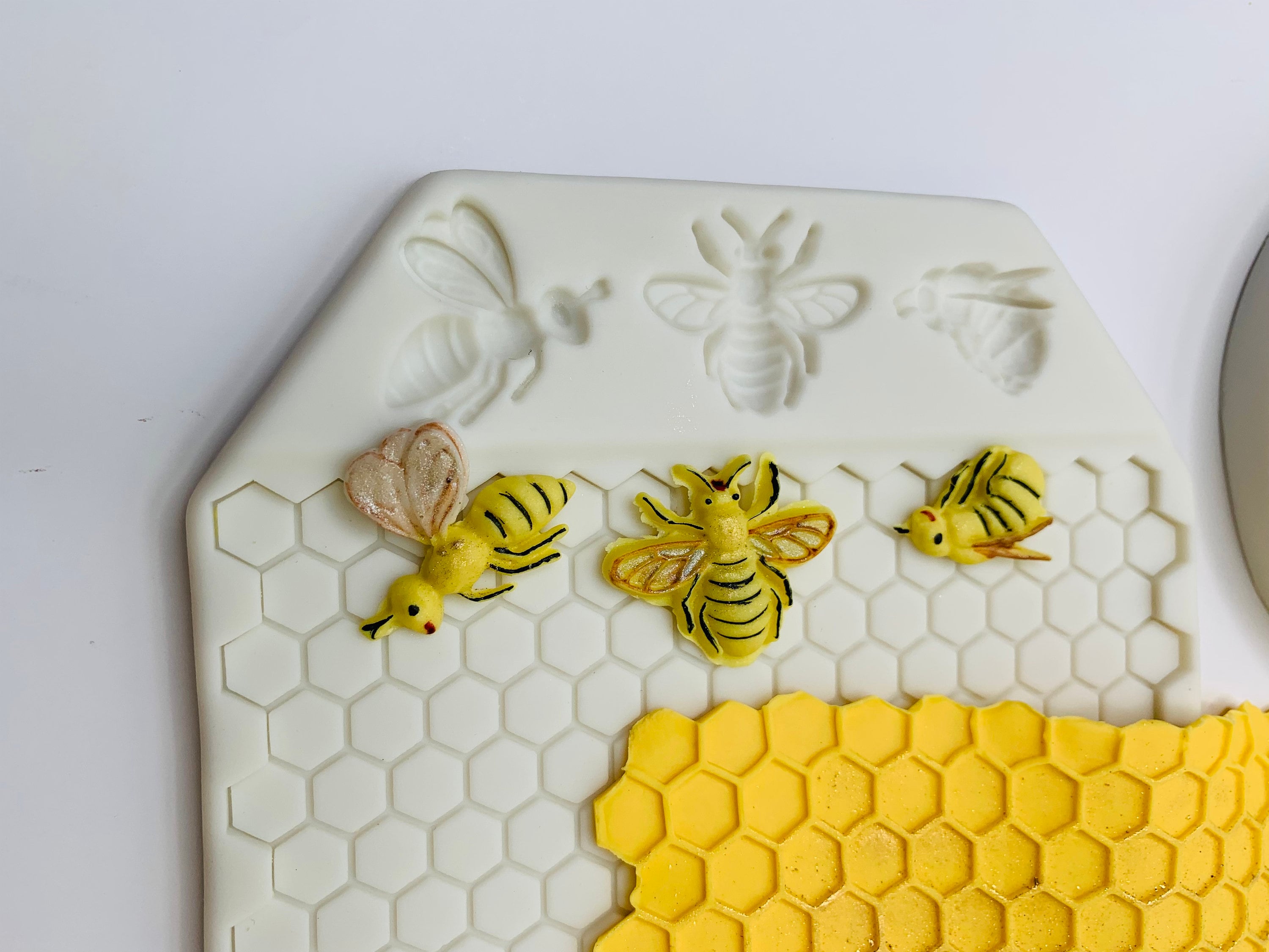 7 Pieces Bee Silicone Molds Honeycomb Mold Bees Theme Cake Fondant Mold Bee  Nest Sunflower Beehive Flower Molds Candy Baking Chocolate Decorating