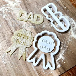 DAD And BEST DAD Badge cookie cutter with Customization, Father&#39;s Day Sugar Cookie Cutters 2 Piece Set
