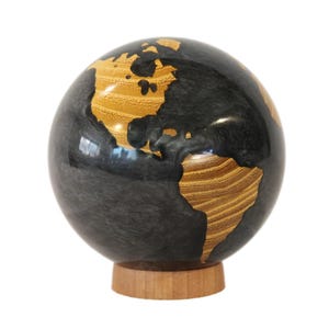 Globo de resina/epoxi torneado en madera