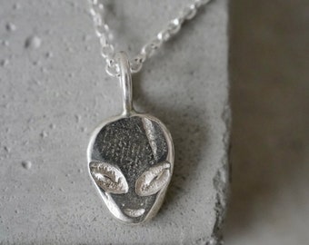 Collier Little Alien, argent recyclé, pendentif ALIEN en argent massif, collier chaîne éructeur, argent coulé au sable