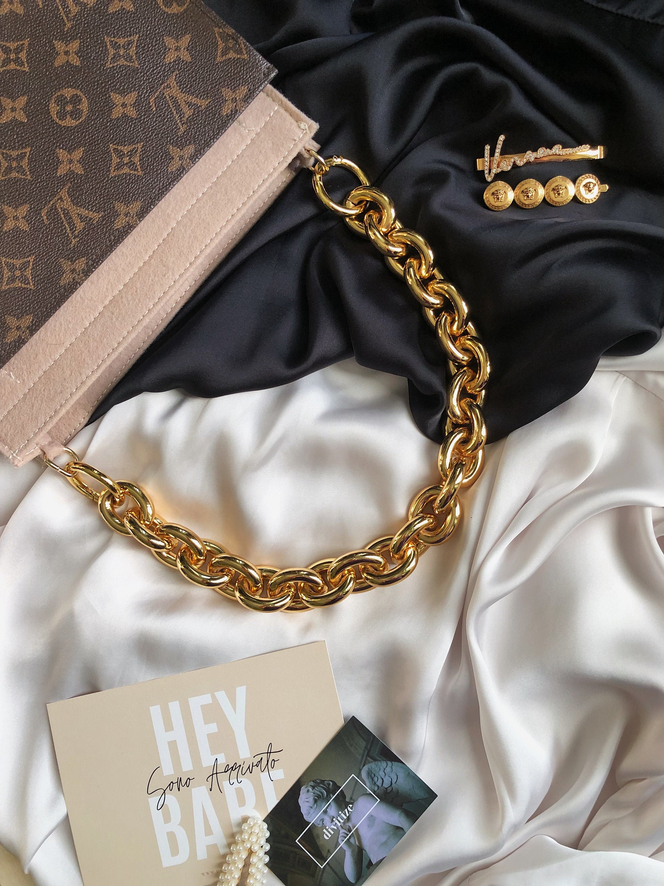 Chunky gold chain bag hotsell