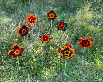 Fröhlich bunte  Gartenstecker aus Holz. Fantasie - Blumen, für den Garten,Balkon, Terrasse zum Verschenken auch an sich selbst