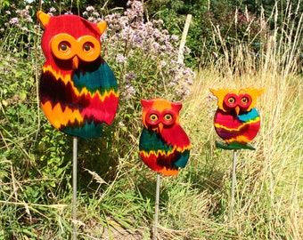 Eule, fröhlich bunte  Gartenstecker aus Holz.  Gartendekoration auch für Balkon und Terrasse