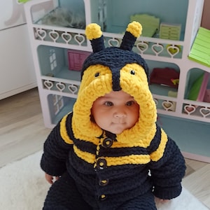Hand-Knit Warm Yellow and Black Bee Baby Romper - Bee Costume - Pregnancy-Friendly - Baby Shower Gift - Newborn Outfit