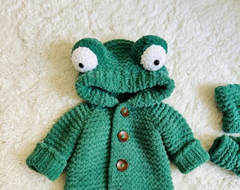 Pelele de bebé con forma de rana verde suave hecho a mano: regalo para futuras mamás: pelele abotonado, perfecto para recién nacidos, baby showers y regalos para baby shower