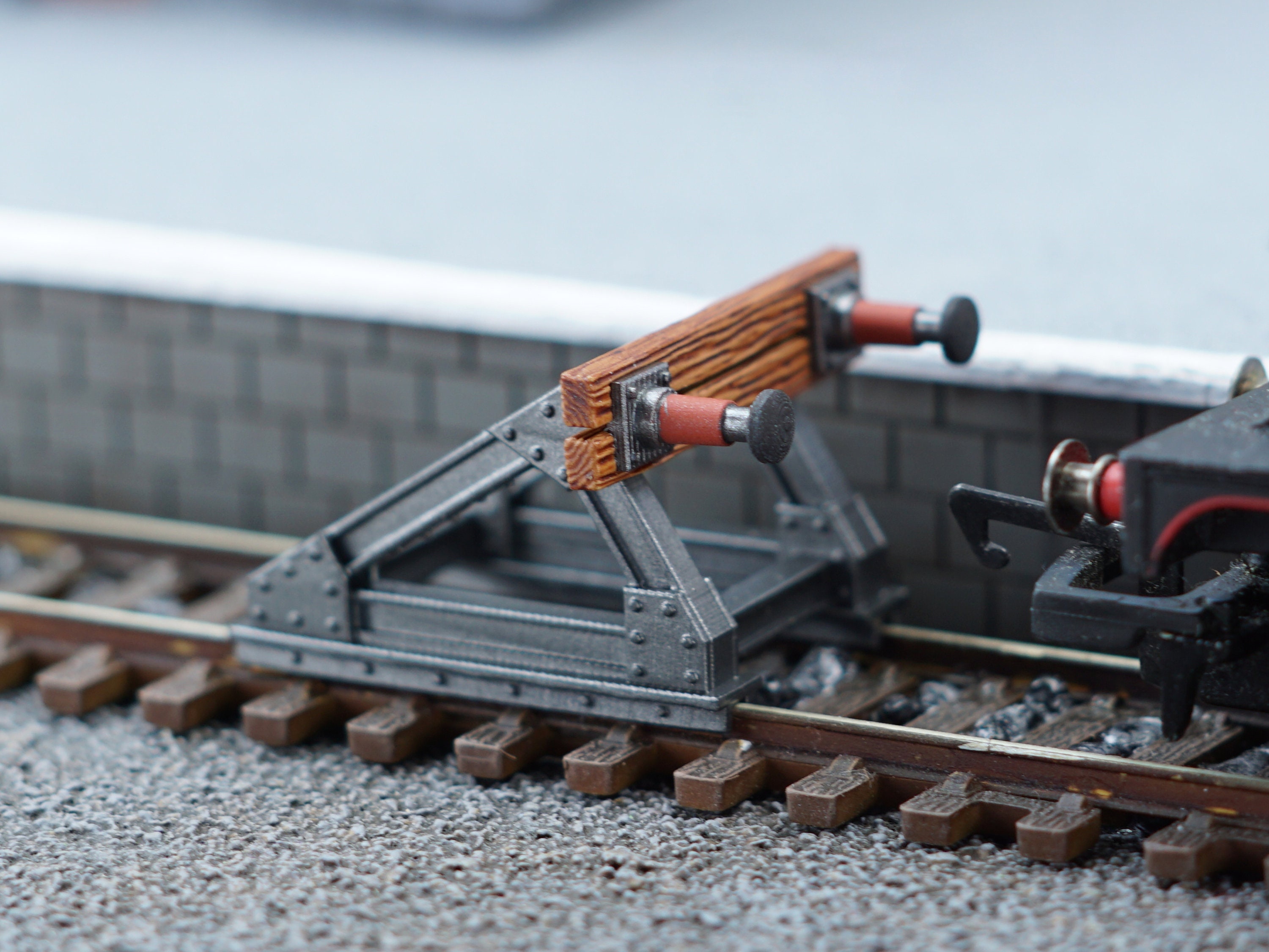 Model Railway Buffer Stop - OO Gauge Track End - 1:76 Scale Hornby