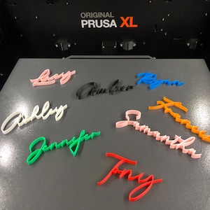 3d gedruckte personalisierte Hochzeit Tischkarten Gastnamen Wörter; Junggesellenabschied Geschenk; Kundenspezifische Einladungen; Sitzplan für Gäste