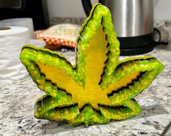 Cendrier personnalisé à fond transparent en feuille de marijuana, cadeaux pour stoner, accessoires de cannabis, cadeaux de cannabis, fume-cigarette, plateau à rouler, broyeur de mauvaises herbes