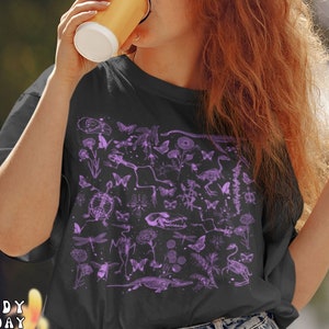 FLORAL DINOSAUR FOSSIL T-Shirt Zooarchaeology Gift shirt Butterfly Frog Animal Skull Bones Skeleton Museum Anthropology Prehistoric Science
