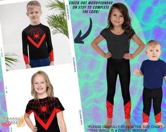 Puede incluir: Una camiseta de manga larga negra y roja con un diseño de telaraña y una araña negra en el centro. Un par de leggings negros y rojos con un diseño de telaraña en las piernas. Una camiseta de manga corta negra y azul con un diseño de telaraña en las mangas. El texto "CHECK OUT MOODYSUNDAY ON ETSY TO COMPLETE THE LOOK!" está en la imagen. El texto "PLEASE CAREFULLY REVIEW THE SIZE CHART. THIS IMAGE IS A DIGITAL MOCKUP." está en la imagen.