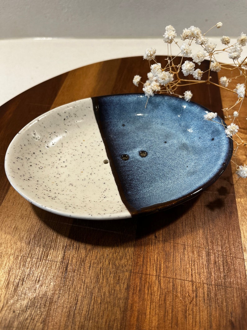 Stoneware soap dish RUSTIC in blue / white or orange / white minimalist & maritime Blue