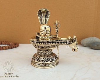Superfeiner Messing Shiva Lingam mit Trishul & Naga Shivling für Anbetung Tempel Dekor Messing Shivling mit Schlange Trishul Lord Shiva Lingam Geschenke