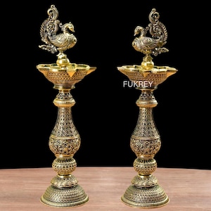 8 インチ極細真鍮 diya スタンド ペア Kuthu Vilakku 細かい手彫刻小さな annapakshi 真鍮オイルランプロング真鍮 diya スタンド南インド Diyas