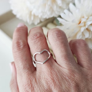 Anello con deals cuore vuoto