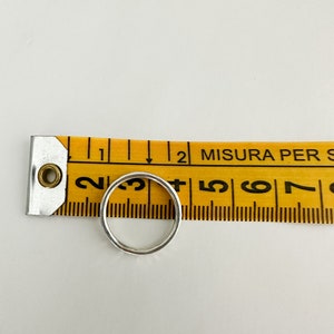 Anello fedina martellata in argento 925 realizzato a mano su misura. Anello impilabile. Idea regalo. immagine 10