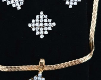 Elegant diamond cut gold-plated pendant set