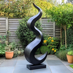 Large Black Abstract Outdoor Wood Sculpture – Modern Freestanding Garden Art, Curved Wooden Yard Décor for Contemporary Landscapes