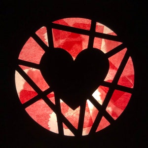 Paper Suncatcher Heart Paper Stained Glass Modelli di carta velina per bambini Attività per anziani Decorazioni per finestre Attività in classe