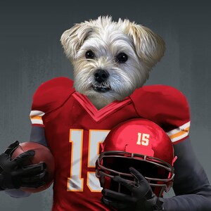 Pode incluir: Um c&atilde;o branco vestindo um uniforme de futebol vermelho e branco com o n&uacute;mero 15 na camisa. O c&atilde;o est&aacute; segurando uma bola de futebol em uma m&atilde;o e um capacete de futebol vermelho na outra.