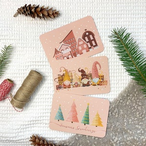 Pink Boho Christmas Postcard Variety Pack; Conjunto de postales navideñas de 3; Gnomos, árboles de Navidad Boho y casas navideñas escandinavas