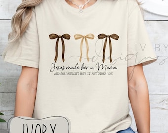 Jesus gjorde henne till en mamma-t-shirt - kristen mamma-t-shirt med rosetter