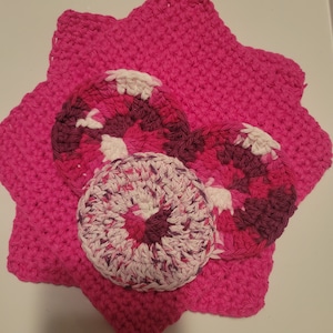 Washcloth and reusable face rounds makeup remover pads, washable, earth friendly, pink, cotton