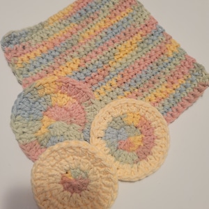 Washcloth and reusable face rounds makeup remover pads, washable, earth friendly, pastel, cotton